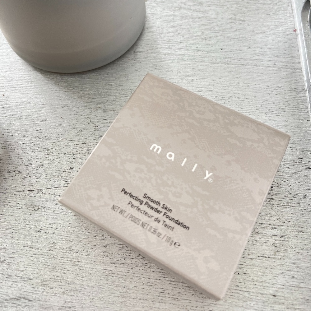 Mally Beauty Smooth Skin Perfecting Powder Foundation - Tan - 10 g - NEW in BOX